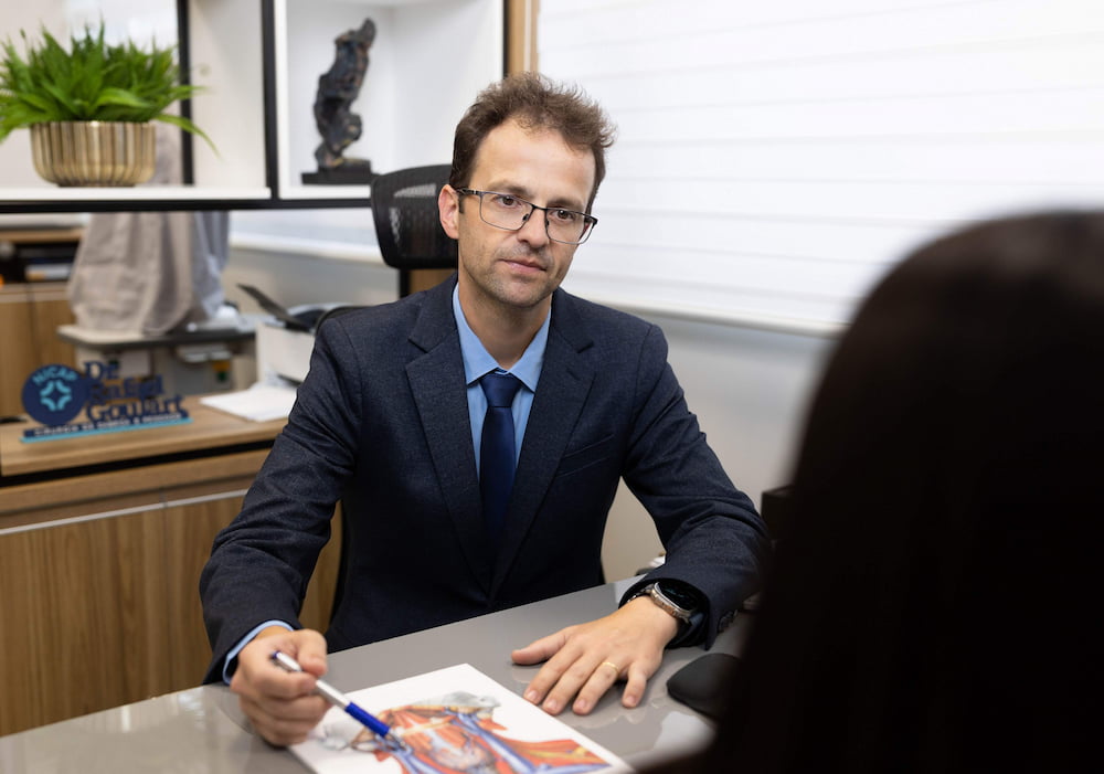Dr. Rafael em consulta